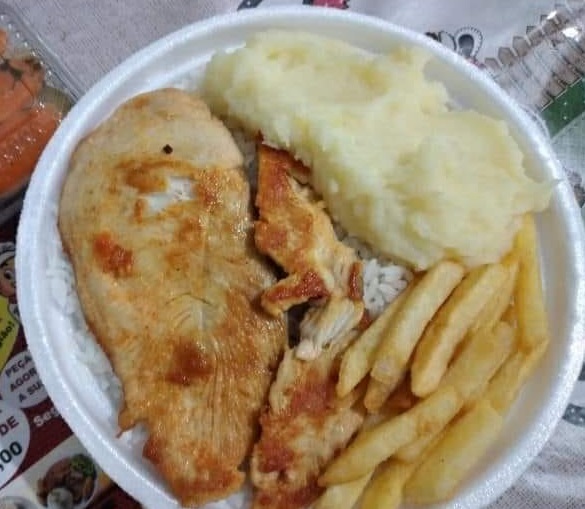 Marmitex de filé de frango grelhado